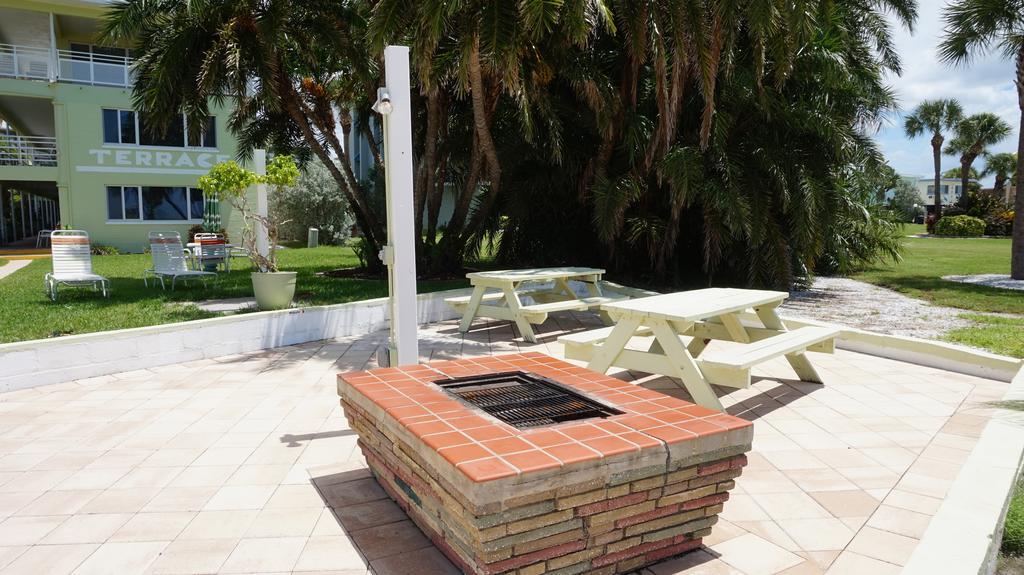 Tropic Terrace Of Treasure Island Hotell St. Pete Beach Eksteriør bilde