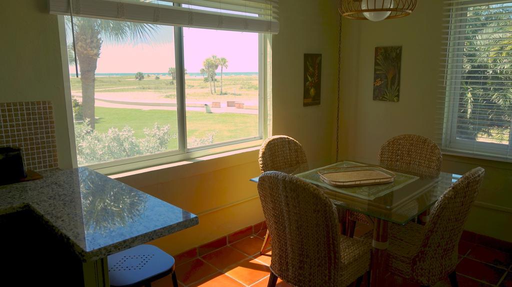 Tropic Terrace Of Treasure Island Hotell St. Pete Beach Rom bilde